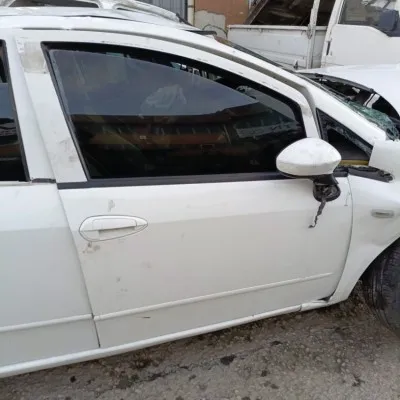FİAT LİNEA SAĞ ÖN KAPI BEYAZ