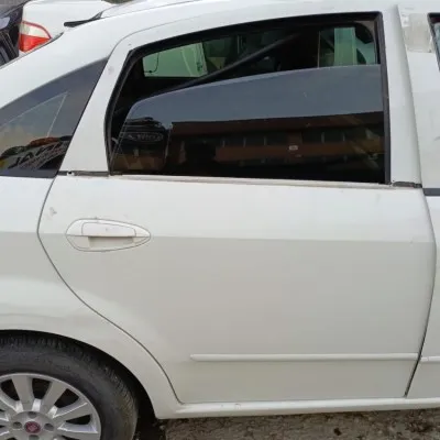 FİAT LİNEA SAĞ ARKA KAPI BEYAZ