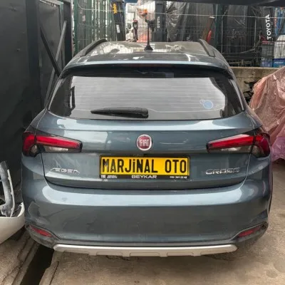 Fiat Egea Cross Mavi Bagaj kapağı